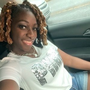 Meet your Posher, Candace